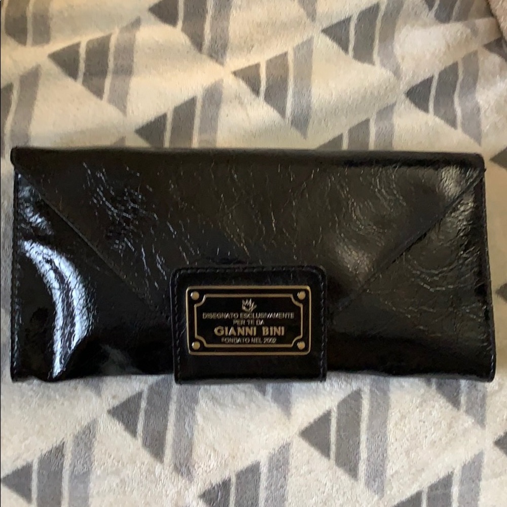 Gianni Bini black patent leather clutch